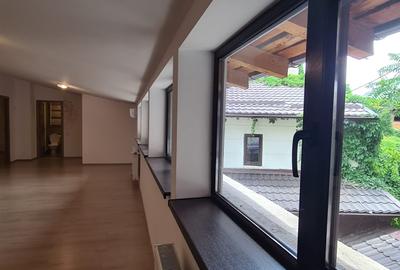 Birou, 170 mp în Universitate