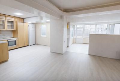 CAPITOL - B-dul. Mamaia - Apartament cu 4 camere si terasa de 80 mp. - 1