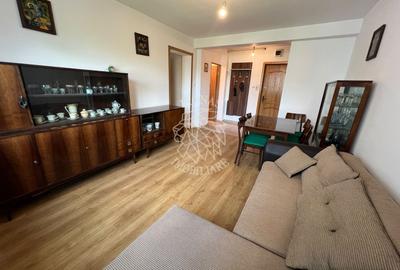 Apartament cu 2 camere semidecomandat, mobilat în Decebal