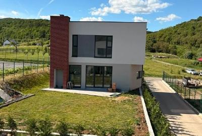 Casă individuală cu 4 camere în Baciu
