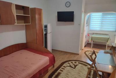 Garsonieră decomandată, mobilată în Baza 3