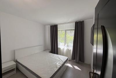 Apartament cu 3 camere semidecomandat, mobilat în Dacia
