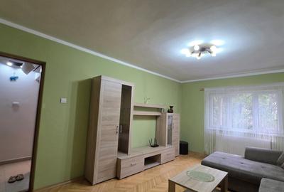Apartament cu 3 camere decomandat, mobilat în Lipovei