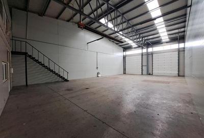 Spațiu comercial, de 300 mp, în Luna de Sus