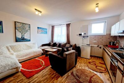 Apartament cu 3 camere decomandat, mobilat în Periferie