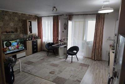 Apartament cu 2 camere semidecomandat, mobilat în Florești