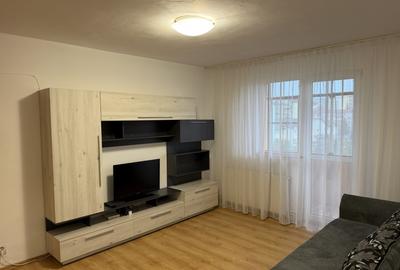 Apartament cu 3 camere semidecomandat, mobilat în Hipodrom 1