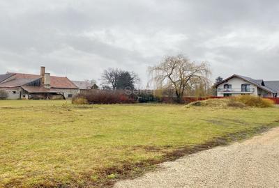 Teren Construcții intravilan de 835 mp, în Cristian