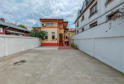 Casă individuală cu 6 camere în Cantemir