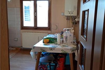 Apartament cu 3 camere decomandat în Bucovina