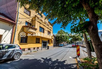 Apartament cu 2 camere semidecomandat, mobilat în Central