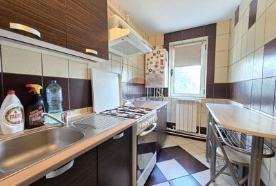 Apartament cu 3 camere semidecomandat în Sud