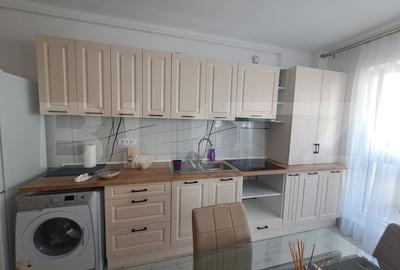 Apartament cu 2 camere decomandat, mobilat în Tractorul