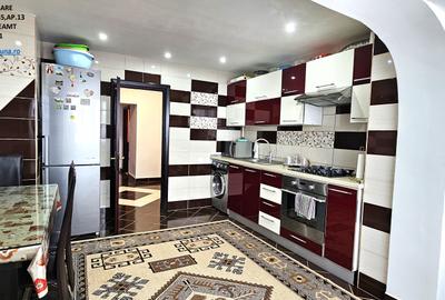 Apartament 3 camere decomandate, cu boxa si loc de parcare, zona 1 Mai - 5