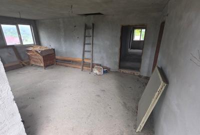 CASA/SPATIU COMERCIAL - GENUNENI - 30