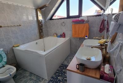 Casa luxoasa cu vedere la lac - 2