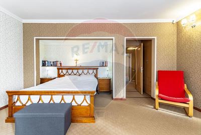 Casă spațioasă 350 mp utili, Teren 650 mp, Garaj subteran, Tractorul - 33