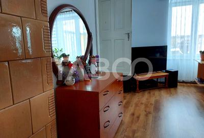 Casa si curte pretabila pentru 2 familii 980 mp teren liber Cisnadie - 6