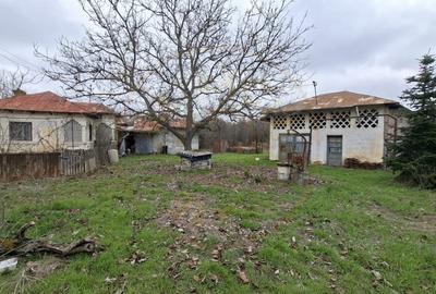 Casa de renovat cu teren 2570 mp in loc. Teiu jud. Arges - 4