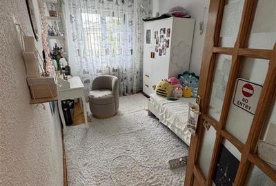 3 camere, etaj 3 cu acoperis, 2 balcoane , 2 bai, zona centrala - 12