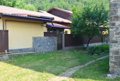 Azuga-Apartament cu trei camere la parter - 1