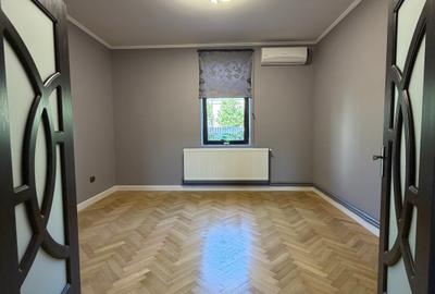 Parter de vila stradal - Calea Vitan colt cu Mihai Bravu / 2 camere - 50mp - 1