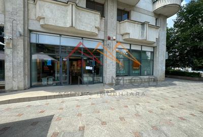 Spatiu comercial, ultracentral, compartimentat, 117m2, 19ml vitrina,CT