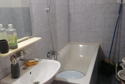 2 camere intersectia Nasaud cu Viilor etaj 1 - 3