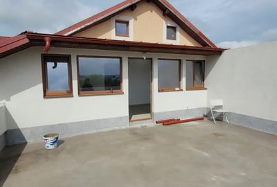 Apartament cu 2 camere decomandat, mobilat în Valea Ialomiței