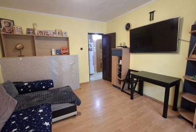 Apartament cu 2 camere semidecomandat în Războieni