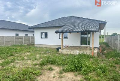 Casă individuală cu 4 camere în Moșnița Nouă