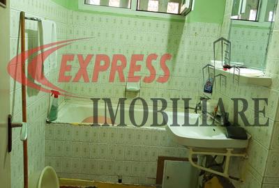 Apartament cu 3 camere semidecomandat în Titan