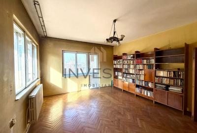 Apartament cu 4 camere decomandat în Central