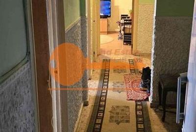 Apartament cu 3 camere decomandat în Păcii