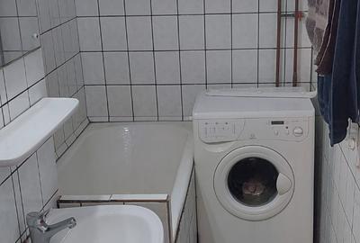 Apartament cu 3 camere semidecomandat în Spitalul Județean