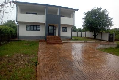 Casa  mare, luminoasa, spatioasa cu 5 camere, doua bai, 400 mp teren, Bucium - 28