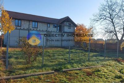 Casă individuală cu 4 camere în Girov