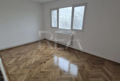 Apartament cu 3 camere semidecomandat în Apusului