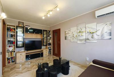 Apartament cu 3 camere semidecomandat în Florilor