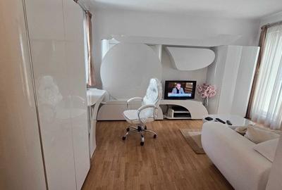 Garsoniera deosebita, langa Prosper - 3