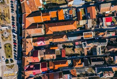 Accesibilitate si farmecul unei case cu garaj, locatie de referinta, Central, Ta - 26