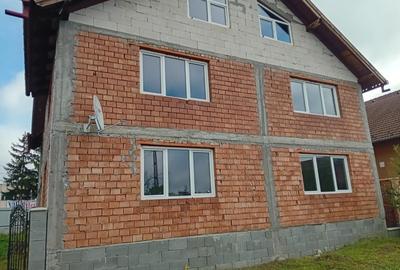 De vanzare casa in rosu cost 2014 pe 2 nivele 2x260mp +mansarda terem 1200mp - 4
