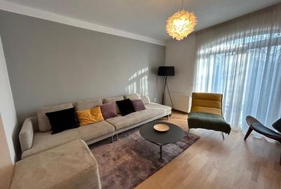 Apartament cu 3 camere decomandat, mobilat în P-ța Universității