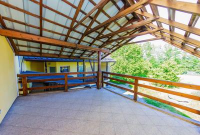 Casă cu 7 camere, 10 ari de vânzare la drumul principal cu 2 intrari - 4