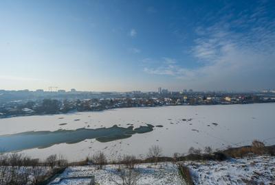 Apartament cu 3 camere semidecomandat în Pantelimon