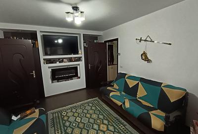 Apartament cu 2 camere semidecomandat, mobilat în Podu Roș