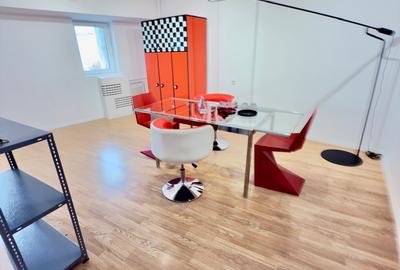 Birou, 70 mp în P-ța Unirii