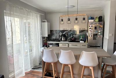 Apartament 3 camere de vanzare,zona Florilor - 1