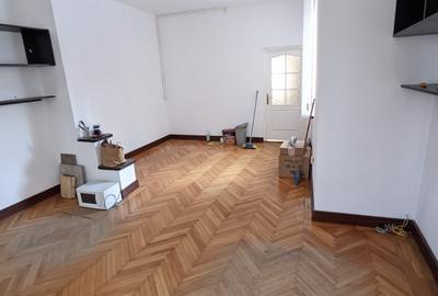 Birou, 35 mp în Central