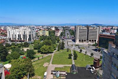 Apartament cu 3 camere decomandat, mobilat în Centrul Civic